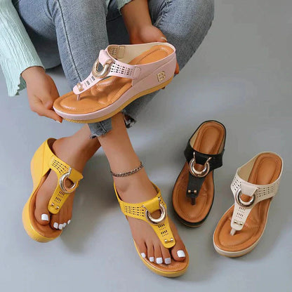 👡 Női bőr szandál ék alakú sarokkal 💕 |  stabil sarokmagasság, puha talpbetét – elegáns és kényelmes egész napra ☀️✨