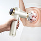 💆🔋 Intelligens mélyizom masszírozó – okostelefonos app vezérléssel | 6 cserélhető fej, 3200 ütés/perc, brushless motor – edzés után, irodába és utazáshoz ⚡✨🧳