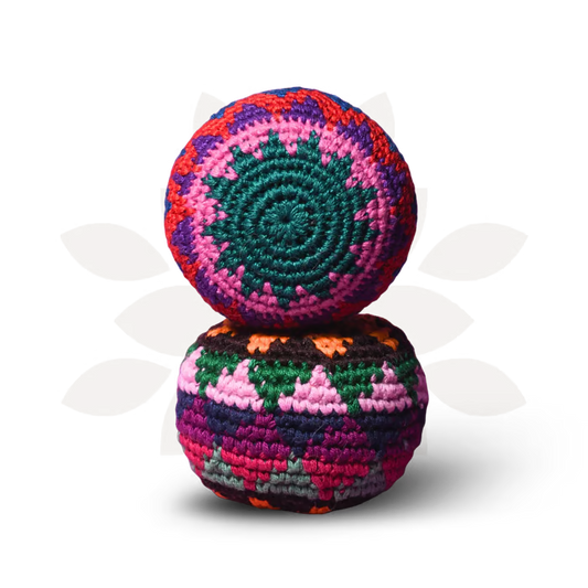 🪀 Többszínű, horgolt hacky sack stresszlabda – 2,5 hüvelyk átmérőjű, puha horgolt anyagból, stresszoldó – Utánvéttel ✨