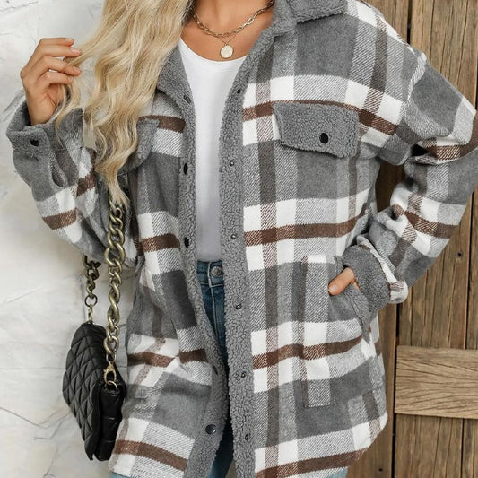 👚 Női alkalmi Sherpa kockás hosszú ujjú gombos kabát – Puha, meleg, divatos ✨